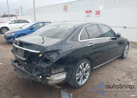 2018 Mercedes-Benz C 300 из США, поврежденный, VIN 55SWF4JB6JU271954